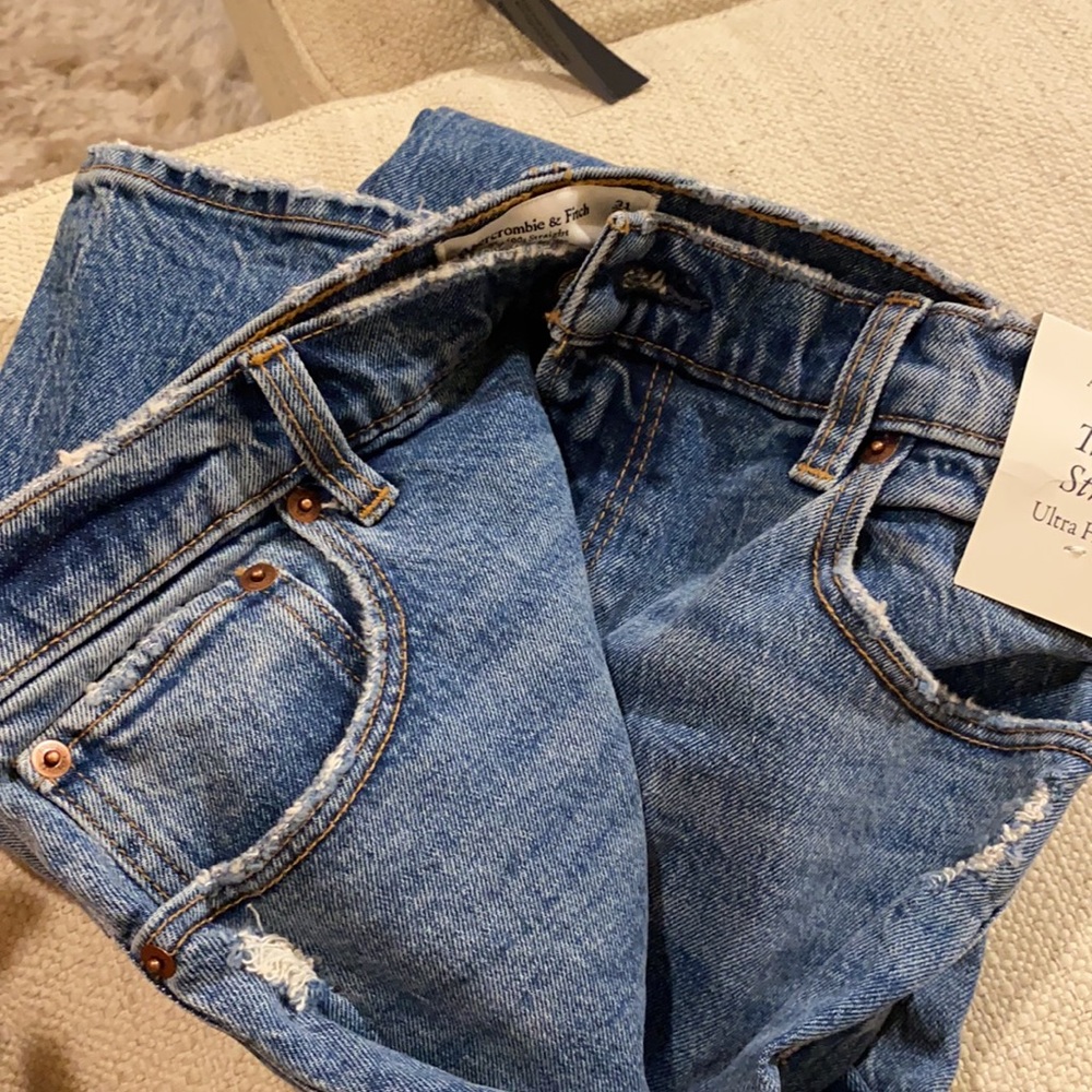Abercrombie 90s Straight UltraHigh Rise Jeans NWT - Picture 3 of 4
